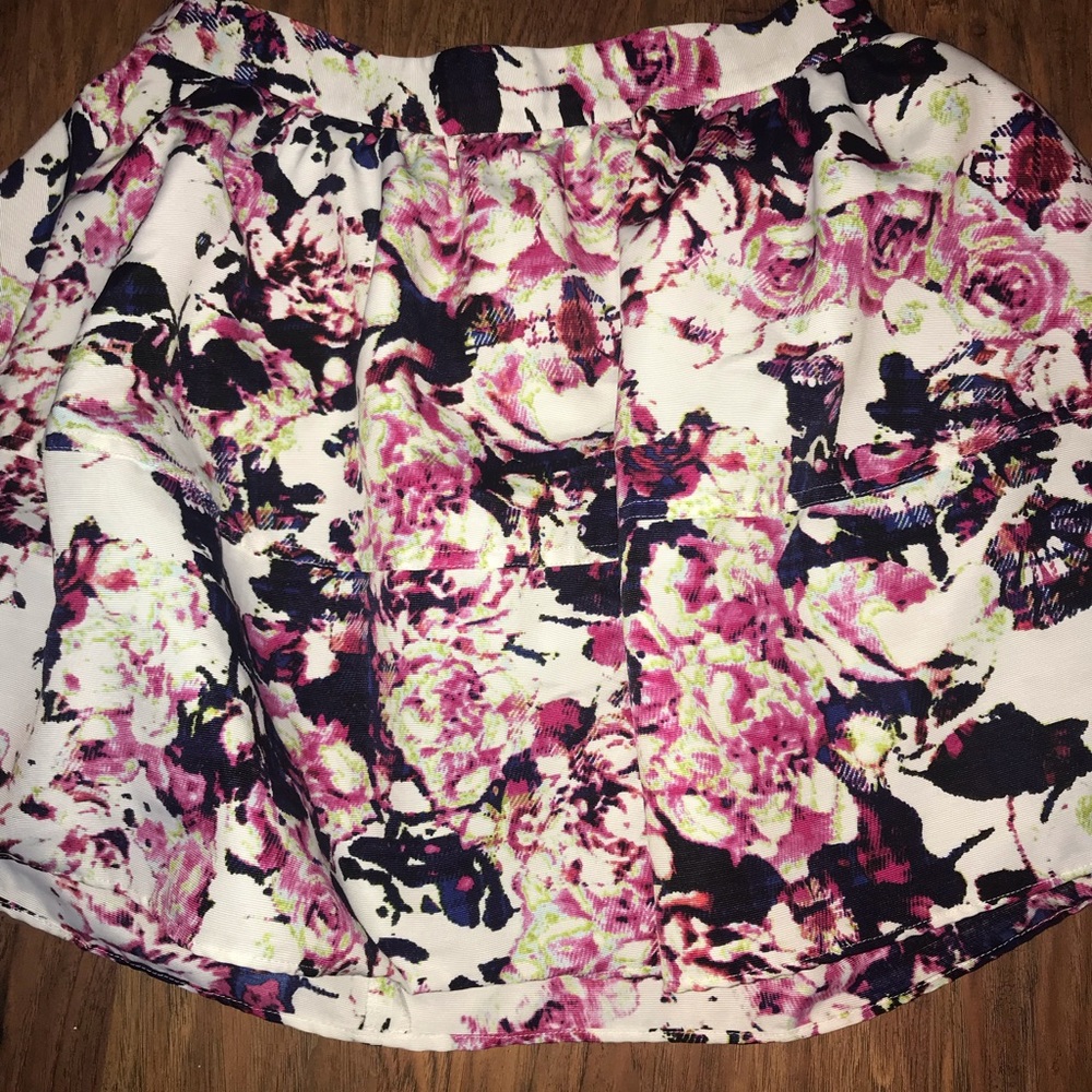Floral full skirt with pockets